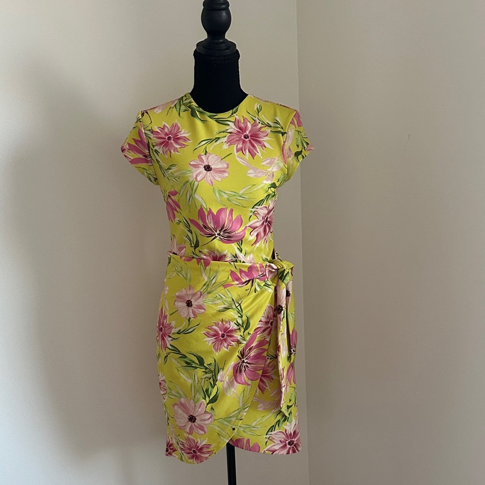 Express Yellow Floral Tie-Waist Mini Dress with Pink Blooms